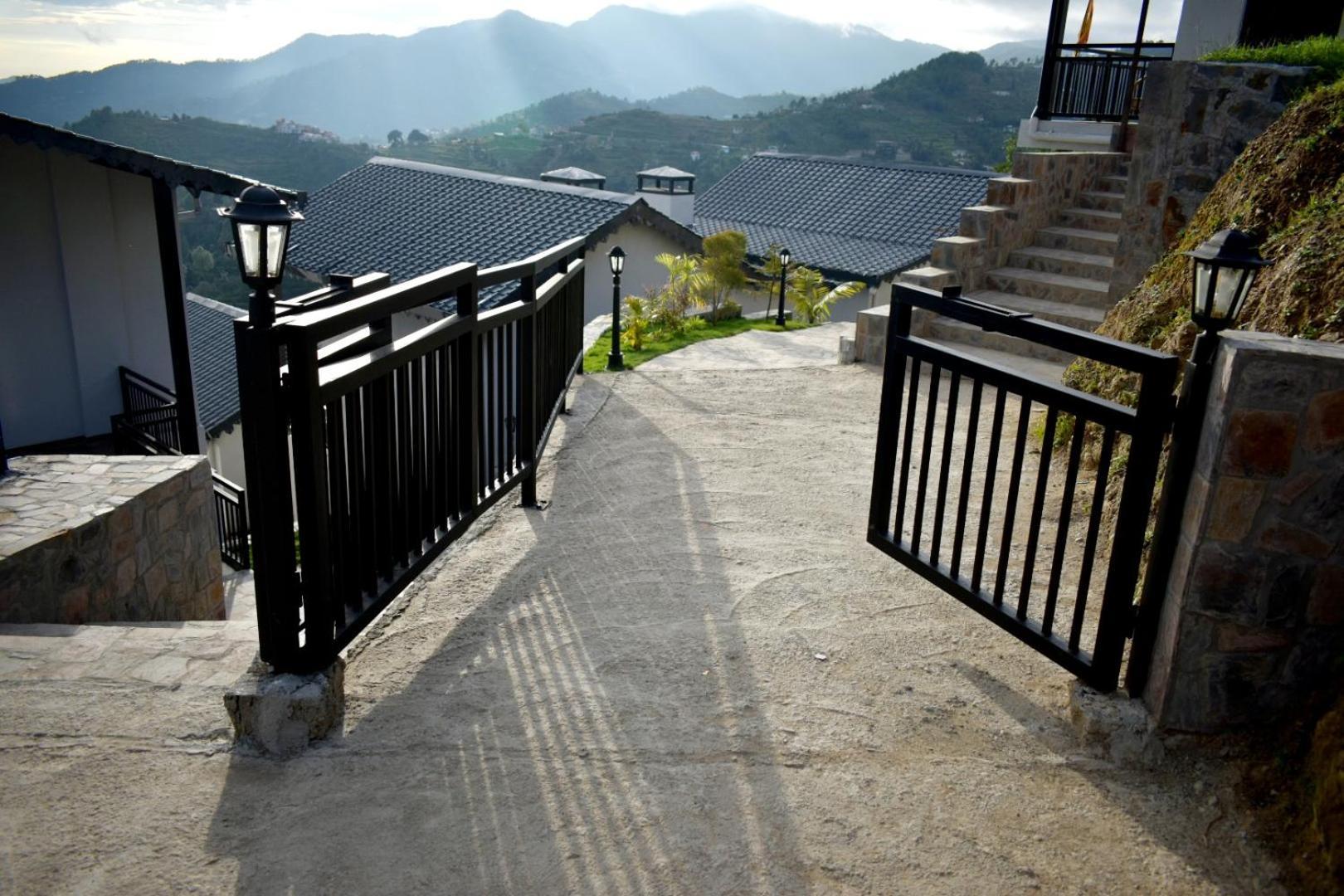 Rega Manivedya The Jungle Trail Resort Mukteshwar Esterno foto